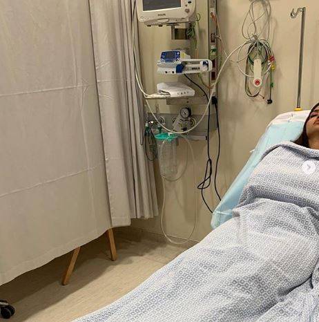 بالصور - مذيعة سورية شهيرة تتعرض لحادث أليم في المطار