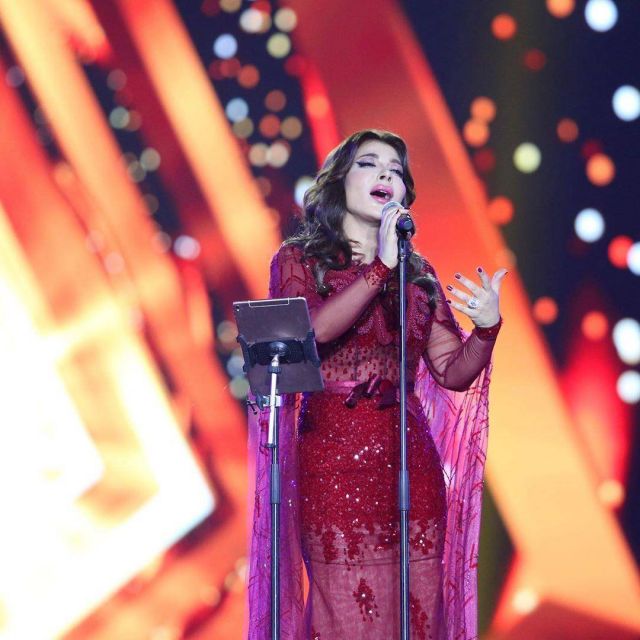 أثناء الغناء