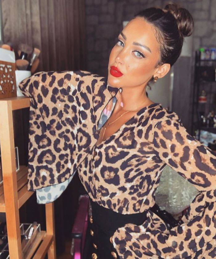 بالصور –انتقادات لبسمة بوسيل بسبب ملابسها غير المتناسقة... ماذا اختارت؟