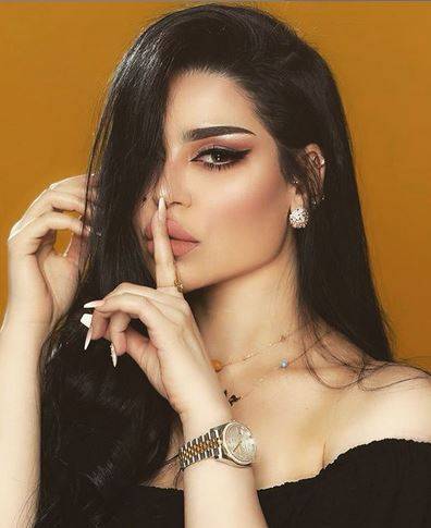 جليلة المغربية تثير ضجة بفيديو مباشر.. هذا ما حصل معها في الشارع