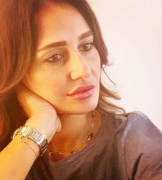 بالصور – حلا شيحة تشعل المواقع بملابس صيفية على الشاطئ... شاهدوا ماذا اختارت