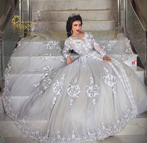 بالصور - دنيا بطمة لا تتخلى عن هذا الاكسسوار ابداً.. موديلات ضخمة وغريبة