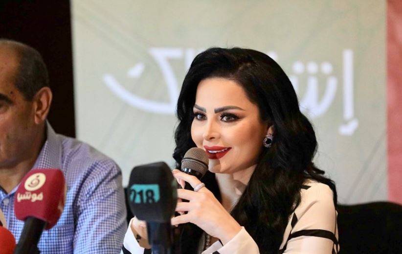 بالفيديو – فستان ديانا كرازون يحدث أزمة في بلدها... من طالب بمحاسبتها وقال 