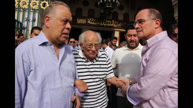 رشوان توفيق في جنازة زوجته