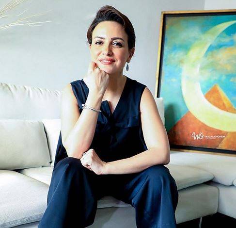 ريهام عبد الغفور تحدث ضجة بصورها بالجلباب والحجاب.. شاهدوها