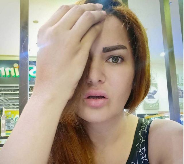 بالفيديو – سما المصري تثير الجدل بتدليك هذه المنطقة من جسمها بالشوكولا... شاهدوها