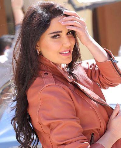 تعلمي من سيرين عبد النور تنسيق ملابسك الصيفية بطريقة بسيطة