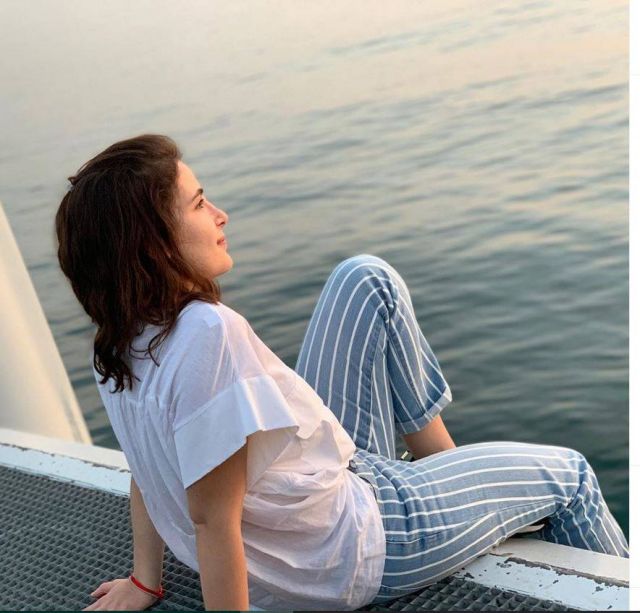 بالصورة – بعد انتقاد صوتها وغنائها مع عمرو دياب... هذا ما فعلته ابنة اصالة واذهلت الجميع