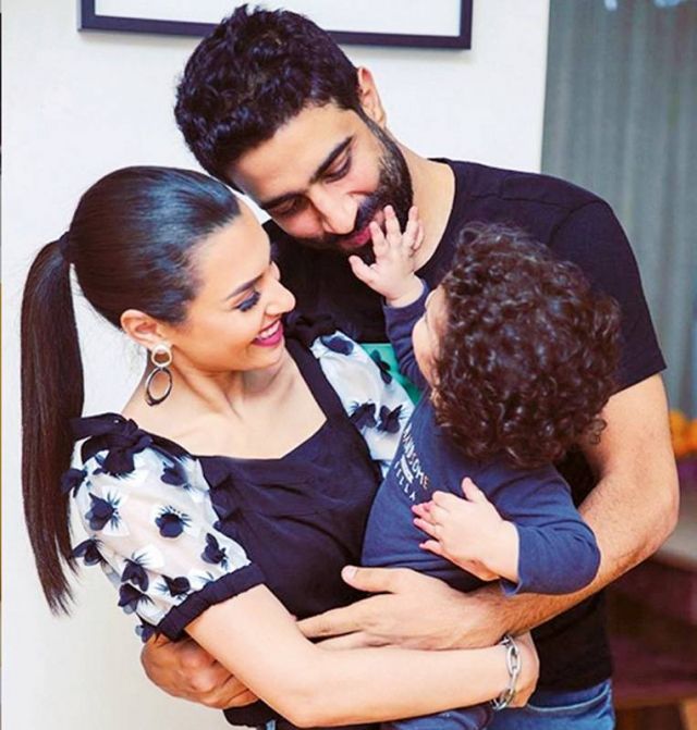 كارمن سليمان مع زوجها وابنها