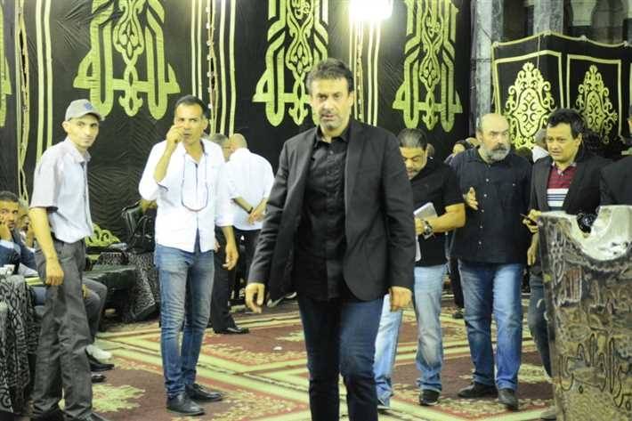 بالفيديو - كريم عبد العزيز ينفعل على أحد معجبيه ويرفض التقاط صورة معه