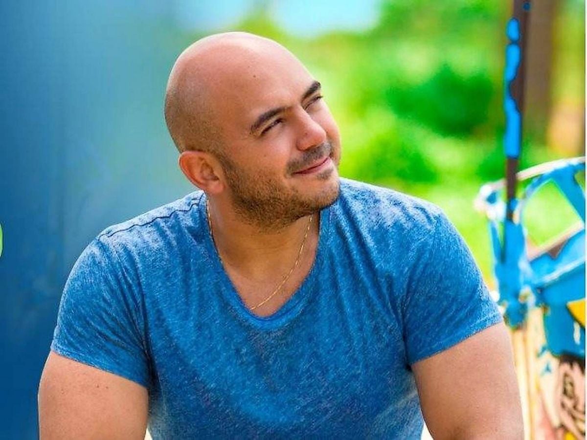 بالفيديو - هجوم حاد على محمود العسيلي بسبب إحراجه لمعجب.. اليكم ما حصل