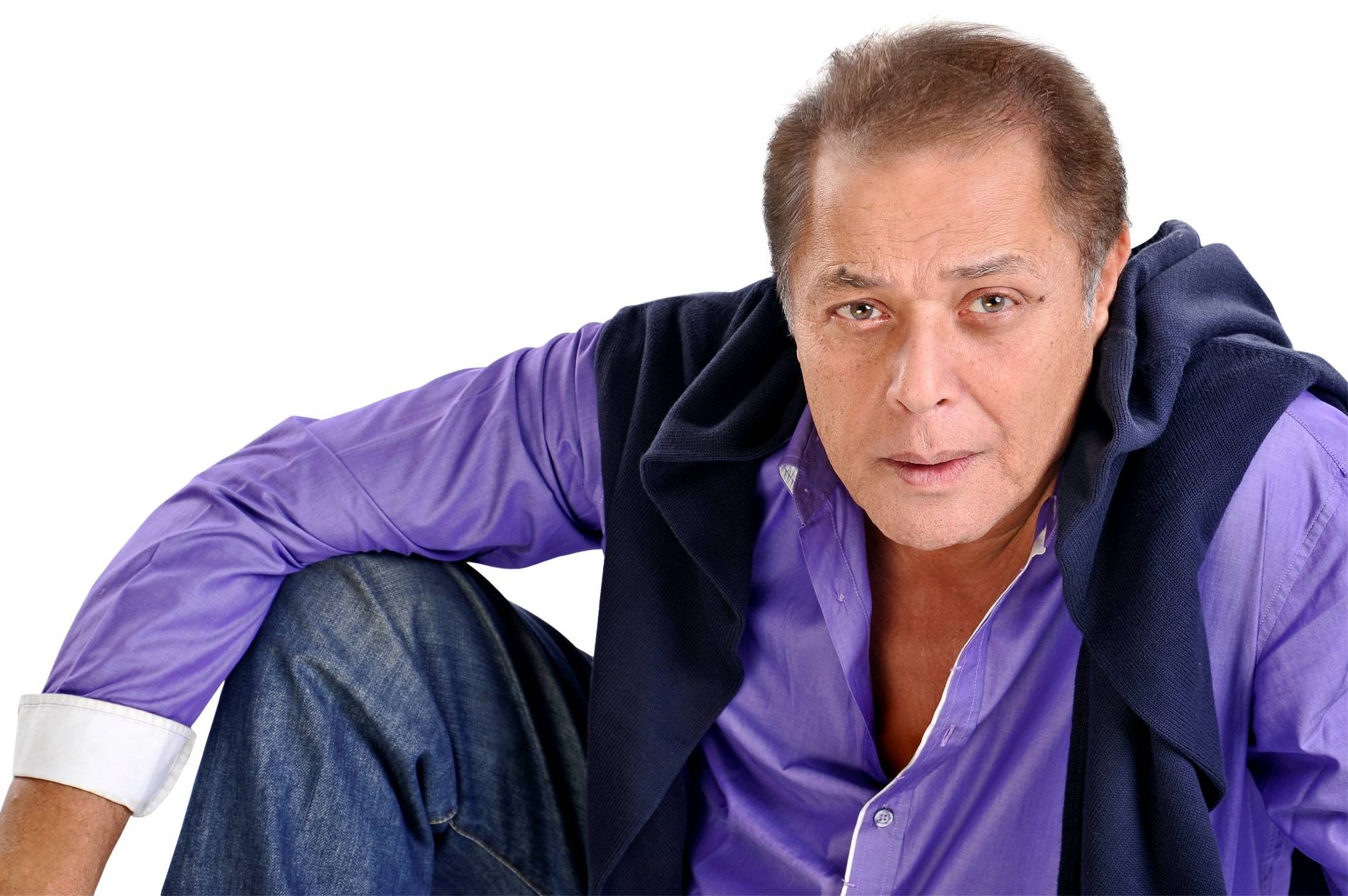 ما قصة ظهور صور الراحل محمود عبدالعزيز في الإسكندرية وماذا قالت أرملته؟ |  Laha Magazine