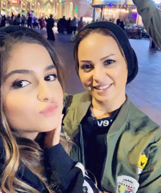 منى السابر وحلا الترك