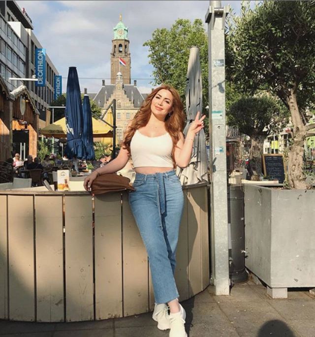 بالفيديو - نسرين طافش ترقص بفستان مثير مع شاب تخفي هويته