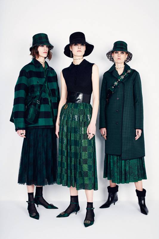 روائع الأزياء الراقية
The Helm of COUTURE