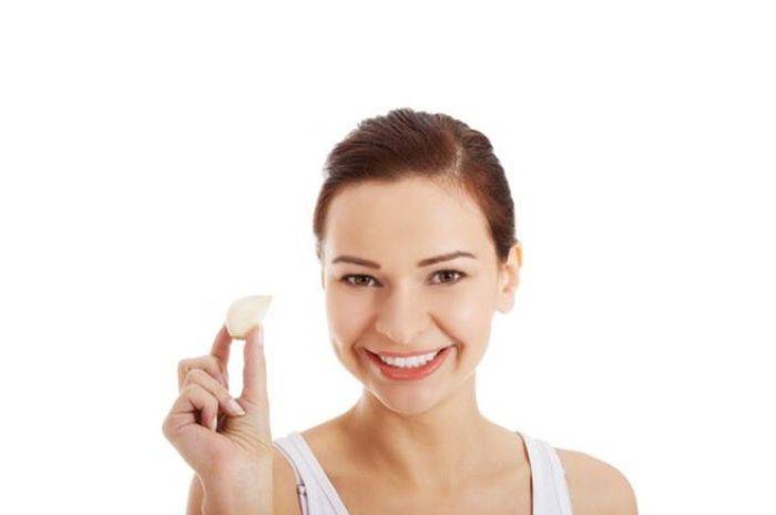 بالثوم فقط تتخلصون من الثآليل ومسامير اللحم نهائياً... وصفته هي الأسهل