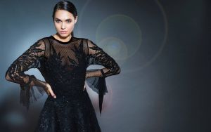 أحمر وأسود
 In Red & Black