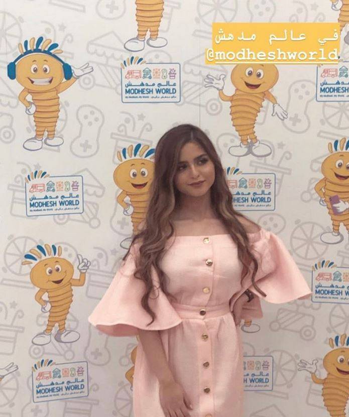 بالصورة – لإشعال حفلها حلا الترك ترقص وسط الجمهور... شاهدوا حركاتها الحماسية