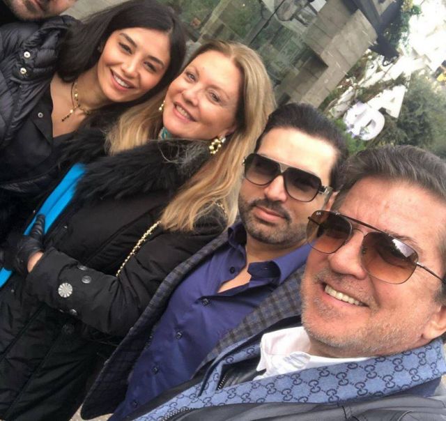 بالفيديو - في لقاء نادر ينشر للمرة الأولى... هكذا بدت زوجة وليد توفيق يوم انتخابها ملكة لجمال الكون