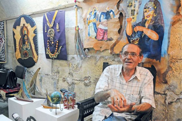 الفنان التشكيلي عز الدين نجيب:
موقفان وراء معرضي الأخير 