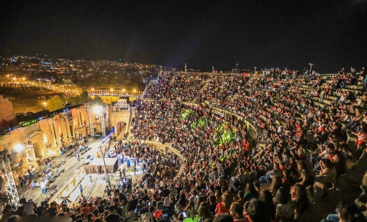 عمر العبداللات يفتتح 