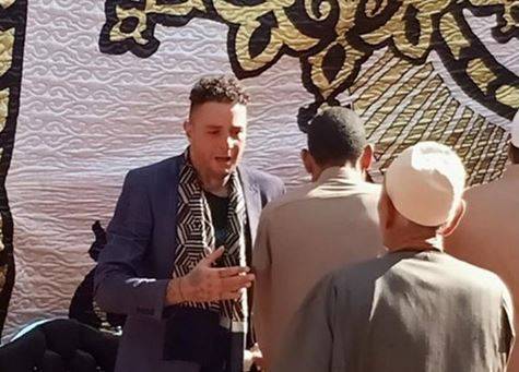 بعد انهياره يوم رحيله.. أحمد الفيشاوي ينشر آخر صور والده وهذا ما قاله له