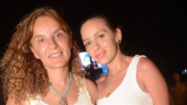 جميلة عوض مع والدتها الفنانة راندا