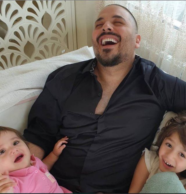 بالفيديو – كاميرا رامي عياش تسجل مقطعاً له من دون علمه... هذا ما فعله بعفوية