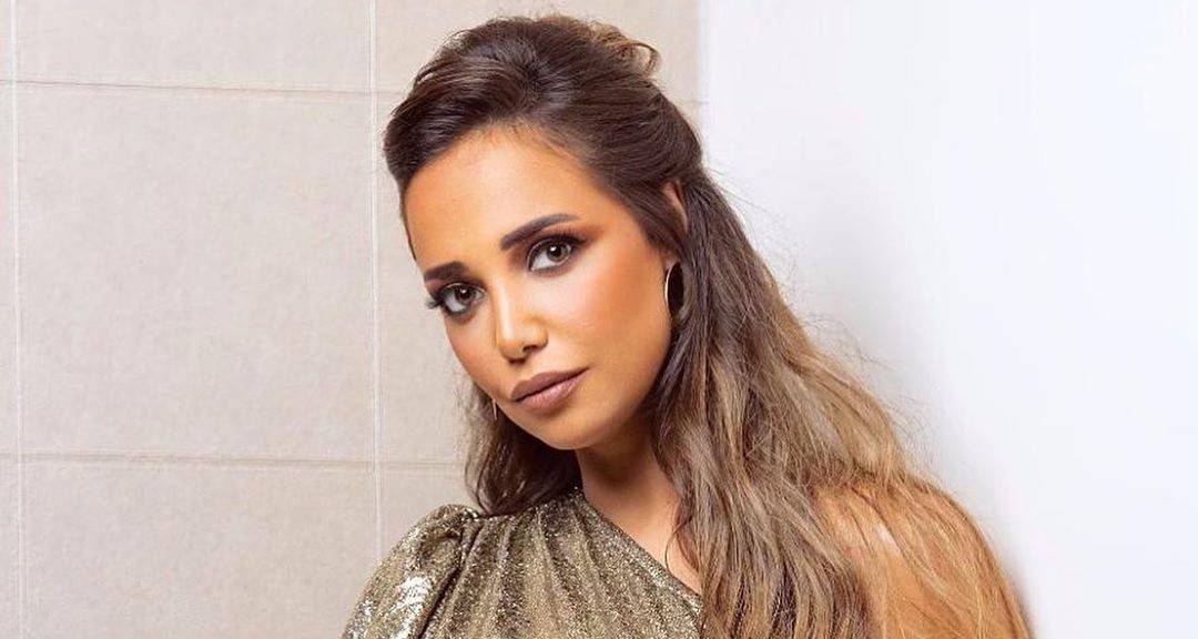 راندا حافظ تفتح النار على مطربة سورية.. وجمهور أصالة يرد بالشتائم