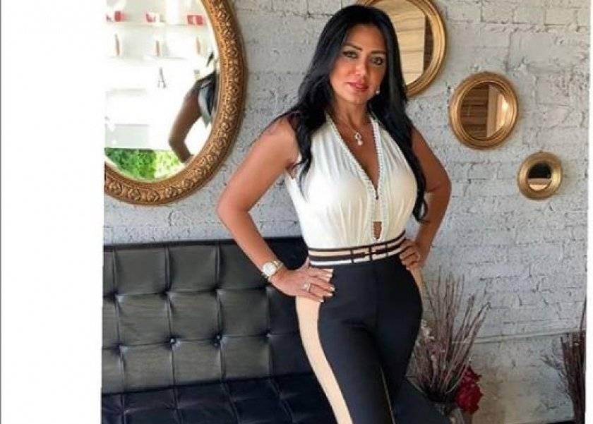 رانيا يوسف ترد على التساؤلات وتكشف حقيقة صورتها بالحجاب