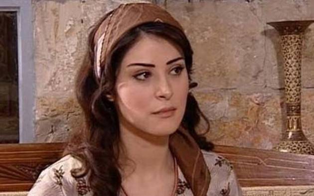 بالصور - نجمة سورية متهمة بتشويه شكلها بعمليات التجميل ..هكذا أصبح الآن