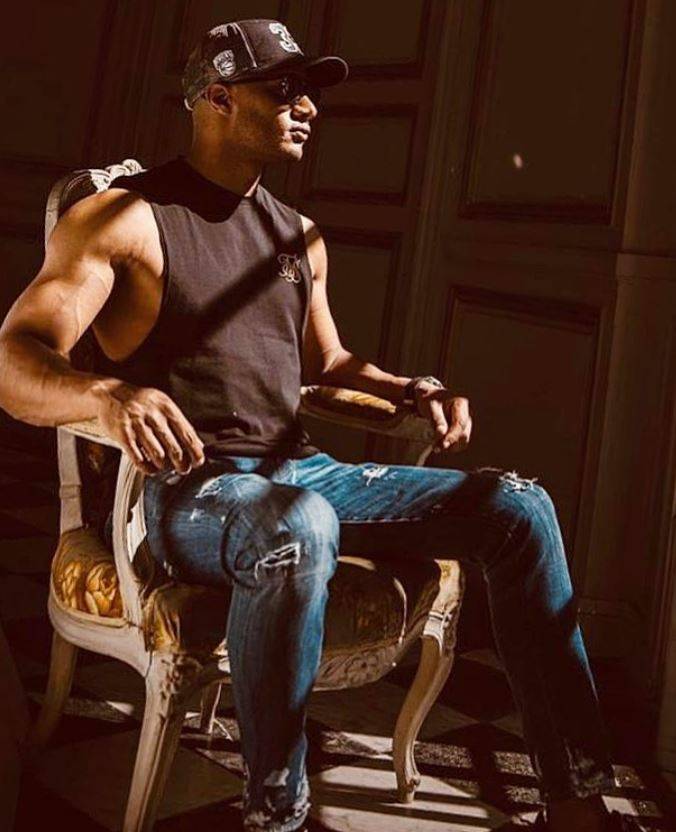 بالصورة – بعد انتقاد هاني شاكر له بسبب نزع ملابسه... محمد رمضان لا يتراجع وهذا ما فعله