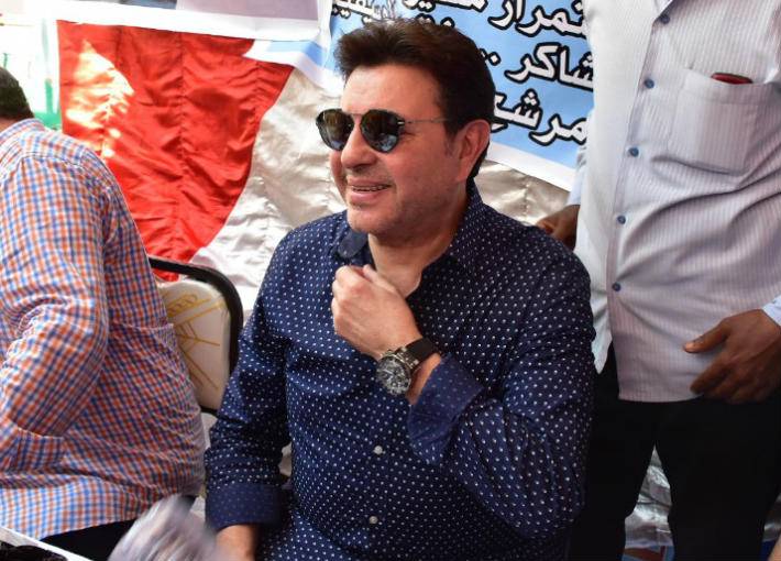 بلاغ للنائب العام من هاني شاكر ضد نجم شهير.. بماذا اتهمه؟