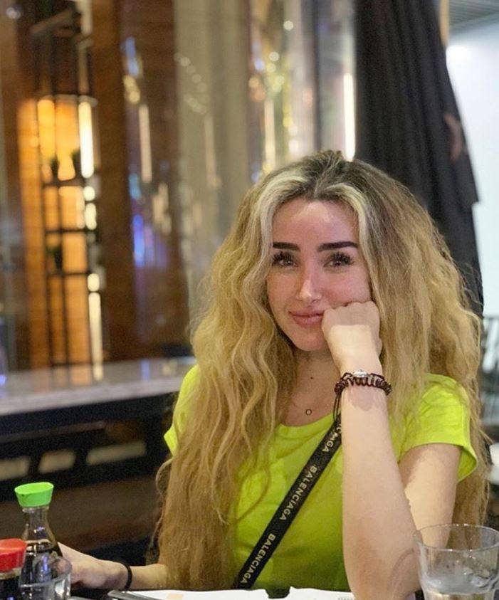 بالصورة – هل خضعت هنا الزاهد لعملية تجميل قبل زفافها؟ شاهدوا كيف بدا وجهها