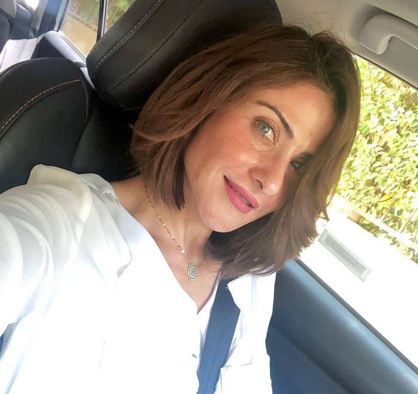 بالصورة – المواقع تشتعل بظهور هيدي كرم فور استيقاظها من النوم... كيف بدا وجهها وشعرها؟