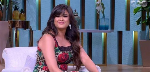 بالفيديو - إبنة ياسمين عبد العزيز تتحدث عنها.. والأخيرة ترد: 