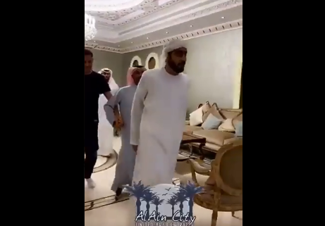 بالفيديو - نجم خليجي يظهر للمرة الأولى بعد أزمة صحية ادخلته المشفى