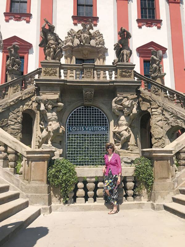 رئيسة تحرير مجلة 