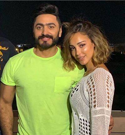 هكذا يدعم تامر حسني زوجته في مشروعها الجديد