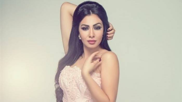 بالفيديو - ميرهان حسين ترقص في قران نجم مصري