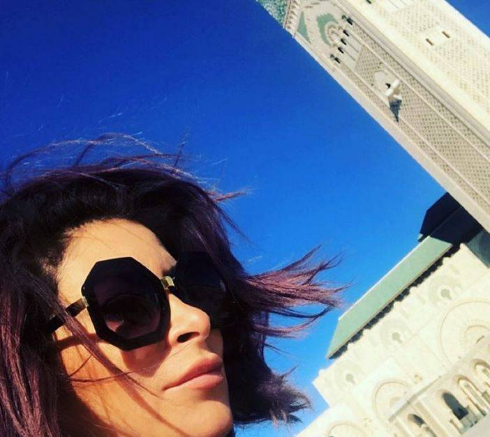 بالفيديو – بعد ظهورها معه من دون فيلتر...خبير جمال يكشف حقيقة جمال ممثلة سورية بعيداً عن الشاشة