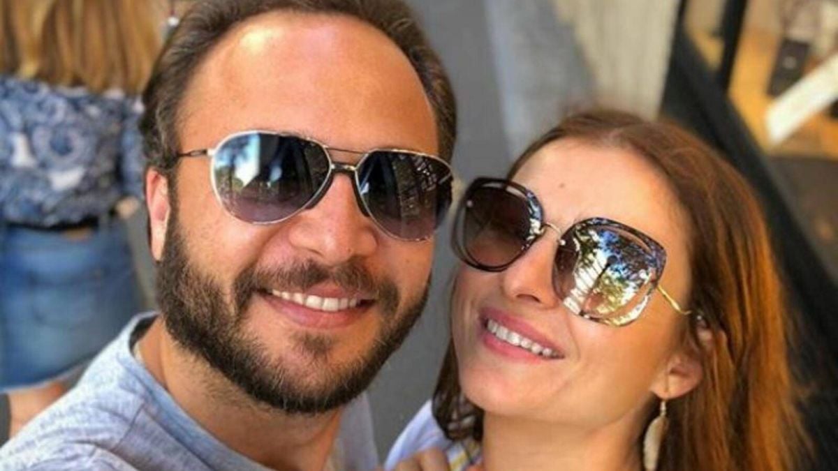 بالصور - مكسيم خليل وسوسن ارشيد في لقطات رومنسية في حمام السباحة
