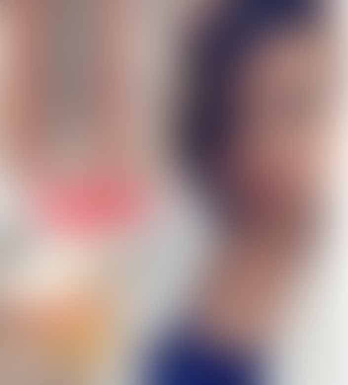 بالفيديو - فنانة خليجية تثير الجدل برقصها حافية القدمين في الشارع... شاهدوها