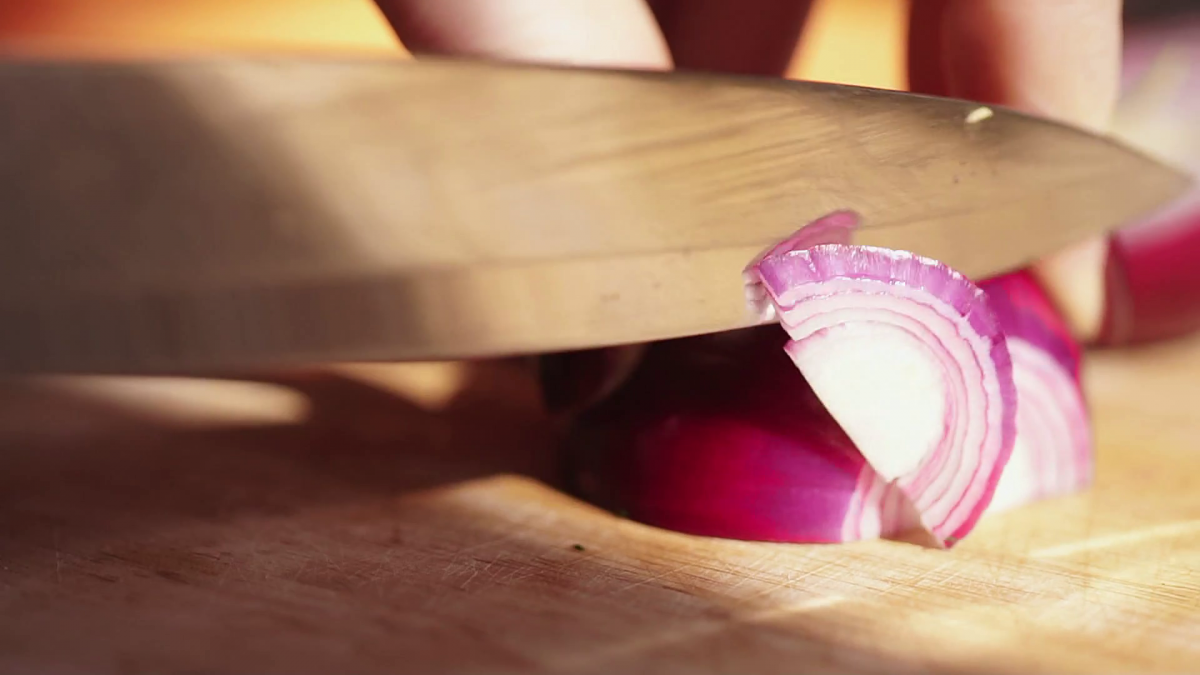 هكذا يساعدكم البصل على خسارة الوزن