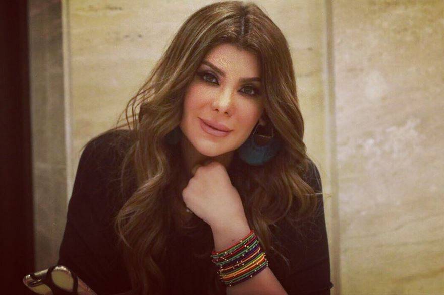 بالصور والفيديو – إلهام الفضالة تعلن ولادة حفيدتها وهذا ظهورها الأول معها