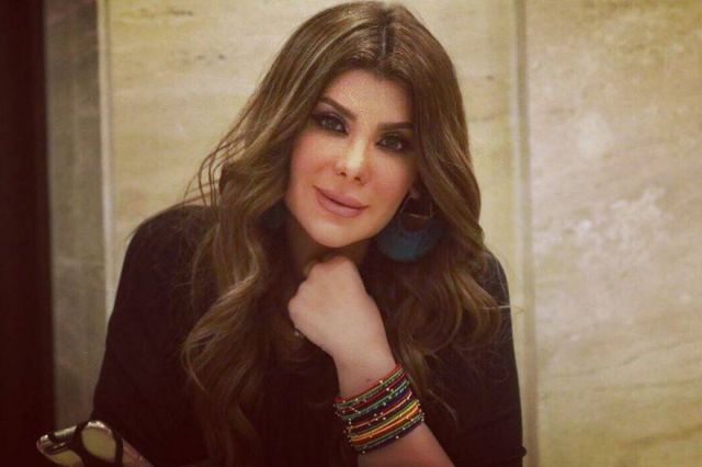 بالصور والفيديو – إلهام الفضالة تعلن ولادة حفيدتها وهذا ظهورها الأول معها