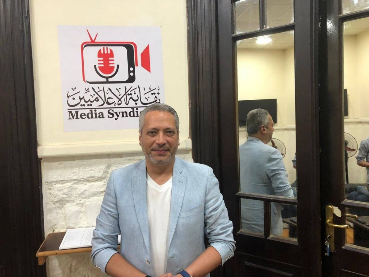 بالفيديو - بعد رفع الإيقاف عنه.. تامر أمين يطلب طلباً غريباً من عادل إمام