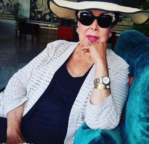 بالصور - رجاء الجداول تبدو كشابة في الثلاثين.. شاهدي اناقتها وجمالها