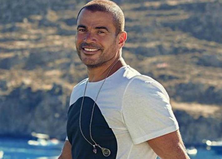 بالفيديو - عمرو دياب يتحدث عن عمليات التجميل وسر شبابه الدائم