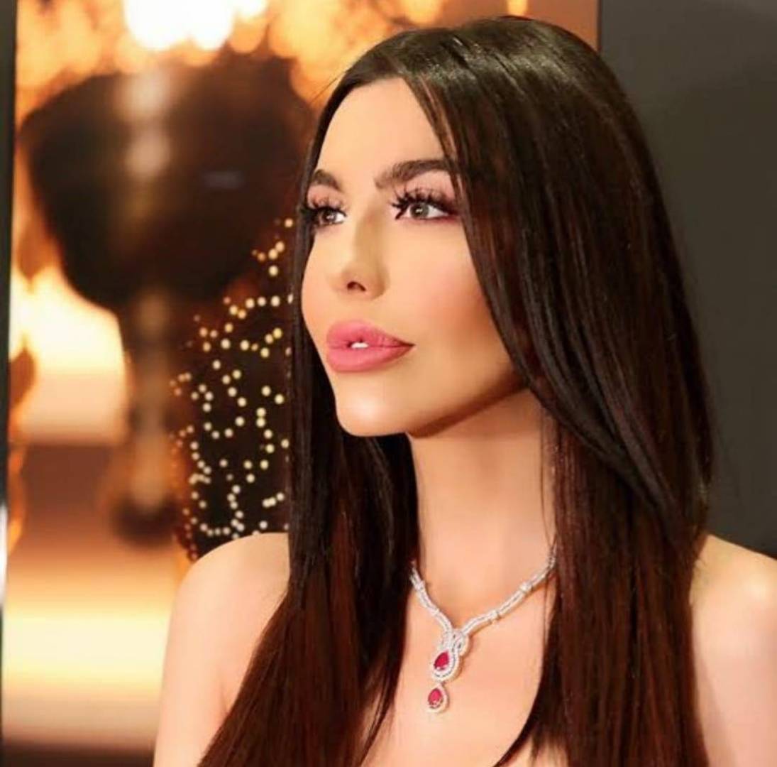 بالصور - خطأ غير مقصود من ليلى اسكندر يعرضها للسخرية.. هذا ما فعلته